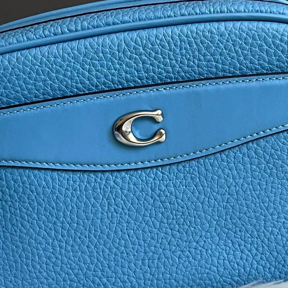 💰SOLD - CC386 - Coach Camera Bag - Picture 3 of 12